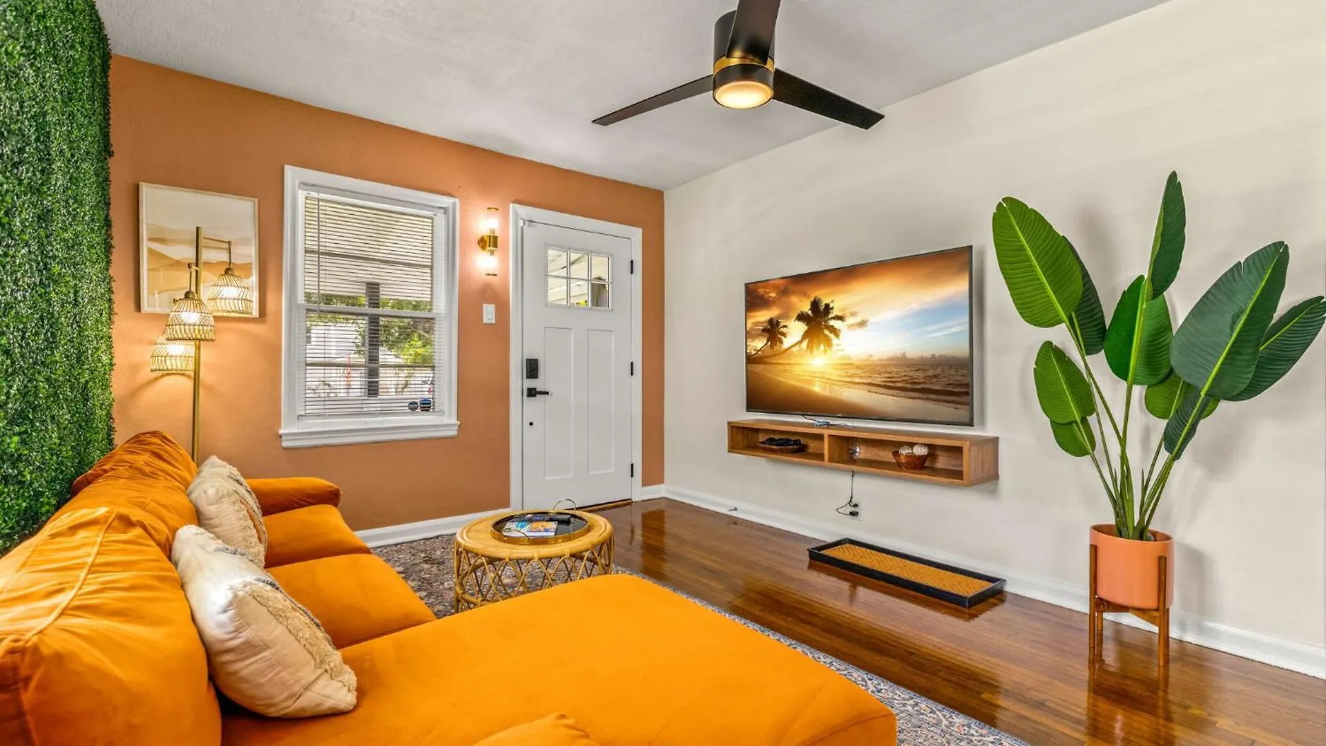 Sunny Citrus Escape Min To Midtown & Dog-Friendly Villa Tampa ABD