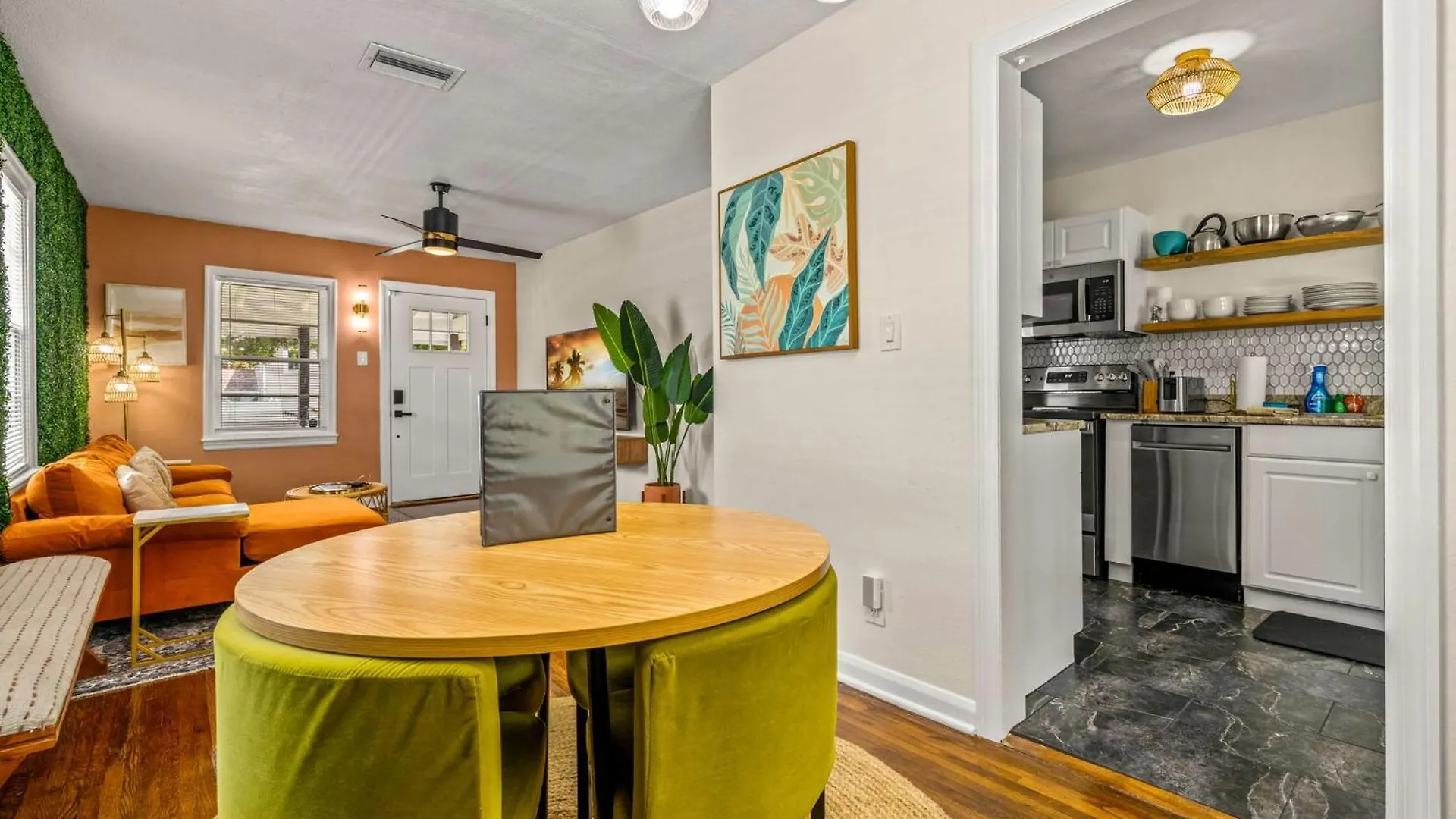 Sunny Citrus Escape Min To Midtown & Dog-Friendly Villa Tampa ABD