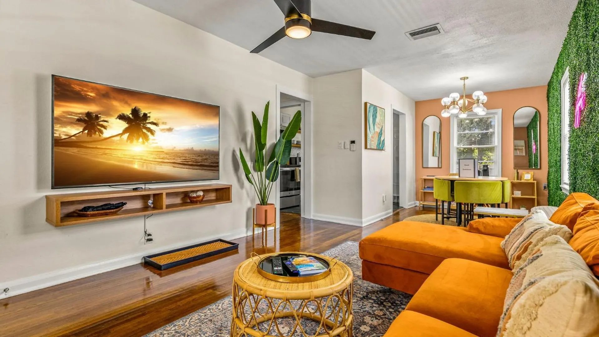 Sunny Citrus Escape Min To Midtown & Dog-Friendly Villa Tampa 0*,  ABD